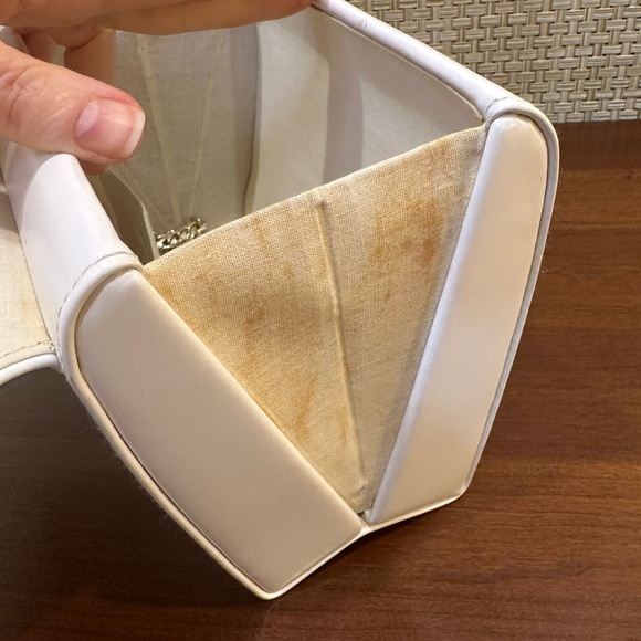 🌟HP🌟VTG 1970s-80s White Vinyl Structured Bag with Acrylic Tortoise Handle Chain - Picture 16 of 16